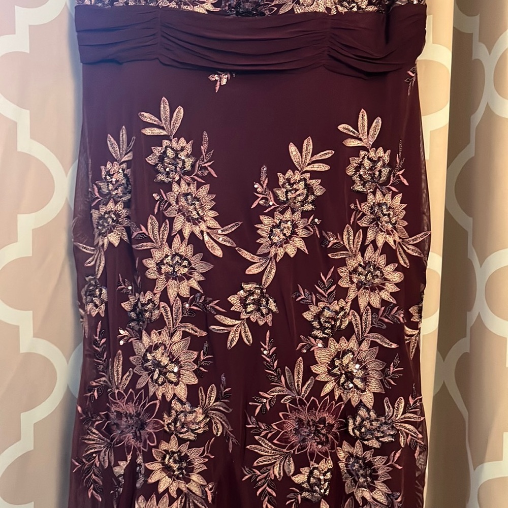 R & M RICHARDS PLUM WINE GOWN - Picture 7 of 15